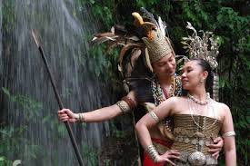 Prewedding adat jawa di sawah. Foto Prewedding Bernuansa Tradisional Sekar Kencana