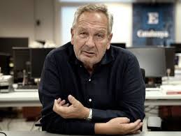 Xavier Vidal-Folch defiende el compromiso periodístico con los valores  europeos al recibir el premio Ernest Udina