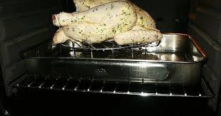 Poulet Roti Au Beurre Aromatise Poulet Roti Recettes De Cuisine Recette Chapon