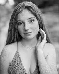 Elise Barry's Instagram, Twitter & Facebook