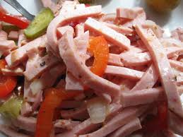 Den salat kann man auch vegetarisch zubereiten, dafür einfach den fleischkäse weglassen. Deftig Feiner Leberkas Salat Rezept Kochbar De