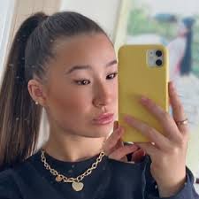 Annika Mitchell (@annikaamitchell)