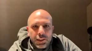 L'ultimo video pubblicato sul canale risale all'8 giugno 2019, dove omar palermo mangia una pizza capricciosa con acciughe. Checco Zalone Il Messaggio Di Auguri Di Pasqua Per I Bambini Del Giovanni Xxiii