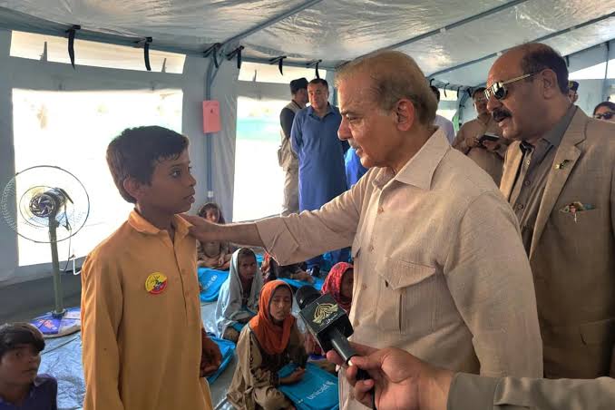 Pakistan PM Shahbaz Sharif Promises Compensation for Flood Victims -  Bloomberg
