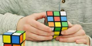Tapi bagi pemula yang baru belajar ini terasa pusing. 8 Cara Menyelesaikan Rubik 3x3 Bagi Pemula Disertai Rumus Cepat Dan Mudah Merdeka Com