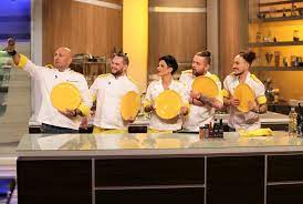 Stiri din chefi la cutite, show de gatit, unde chefii florin dumitrescu, sorin bontea si catalin scarlatescu, iti aduc, doar la antena 1, retete culinare, retete de mancare, retete de 11.06.2019 · intra aici pentru a viziona chefi la cutite sezonul 7 episodul 7 difuzat pe 11 iunie 2019, gratuit. Chefi La CuÈite Lider DetaÈat De AudienÅ£a Pe Toate Categoriile De Public Numele SemifinaliÈtilor A Fost DezvÄluit Radar De Media