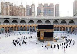 وفي التفاصيل، أعلنت وزارة الحج والعمرة في السعودية أن الراغبات في الحج ممن بادرن إلى التسجيل في المسار الإلكتروني لأداء مناسك الحج لهذا العام لا يمكنهن إضافة الخال أو العم كمحرم، إذ لا يتاح إضافة محرم سوى المحارم في الخيارات المعروضة على المنصّة (أب، أخ، زوج. ØªØ­Ø°ÙŠØ± Ù…Ù‡Ù… Ù…Ù† ÙˆØ²Ø§Ø±Ø© Ø§Ù„Ø­Ø¬ ÙˆØ§Ù„Ø¹Ù…Ø±Ø© Ø§Ø®Ø¨Ø§Ø± Ø§Ù„Ø§Ù…Ø§Ø±Ø§Øª Ø§Ù„Ø¹Ø§Ø¬Ù„Ø©