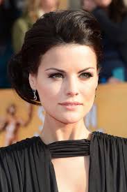 23 Wedding Makeup Ideas From The Red Carpet Pale Skin Makeup Dark Hair Pale Skin Brunette Makeup