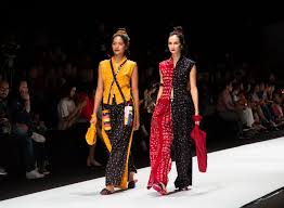 Oscar lawalata akhirnya buka suara soal perubahannya pada dirinya. Jakarta Fashion Week 2020 Sejauh Mata Memandang And Oscar Lawalata Culture Manual Jakarta