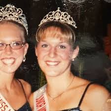 Elizabeth Scribner's Instagram, Twitter & Facebook