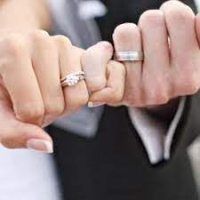 5 Fun Photo Ideas To Show Off Your Wedding Rings Photo Amber Engfer Photography Wedding Picture Poses Wedding Photos Wedding Poses
