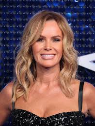 В 1995—2003 года аманда была замужем за актёром лесом деннисом (род.1953). Amanda Holden S Reveals Rainbow Pots From Garden And Home Range