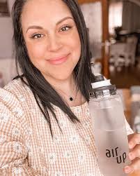 Hello les 🐝 ça y est depuis le temps que vous me le demandez j'ai enfin le  code promo pour vous faire plaisir sur le site de @airup ♥️ -10% avec le