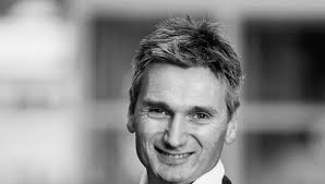 Instituttleder trekker seg