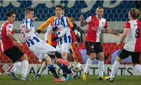 Ajax occupy second place and trail psv by five points. Feyenoord Draw Helps Ajax And Psv To Close Gap In The Dutch League