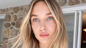 Neither fournier nor sprouse have spoken about their blossoming romance, though the duo seemed to confirm it in early march 2021. Wer Ist Cole Sprouses Gemunkelte Freundin Ari Fournier News24viral