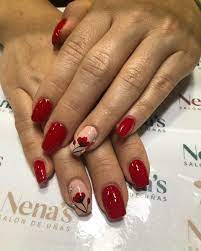 Aprendiendo a mejorar nuestro arte desde lo clásico pintando uñas hasta algo más vip, haciéndonos una manicura francesa asimétrica con terciopelo y detalles dorados ! Pin En Tendencias 2020 2021 Diseno De Unas