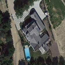 The keeping up with the kardashians star often shares photos of her kylie jenner's amazing house with daughter stormi will blow your mind. Kylie Jenner S House In Hidden Hills Ca Google Maps 3