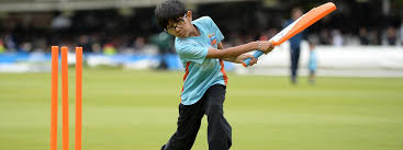 महाभारत हिन्दुओं का एक प्रमुख काव्य ग्रंथ है, जो स्मृति के इतिहास वर्ग में आता है। इसे भारत भी कहा जाता है। यह काव्यग्रंथ भारत का अनुपम धार्मिक, पौराणिक, ऐतिहासिक और दार्शनिक ग्रंथ हैं। विश्व का सबसे लंबा यह साहित्यिक ग्रंथ और महाकाव्य, हिन्दू धर्म के मुख्यतम ग्रंथों में से एक है। इस ग्रन्थ को हिन्दू धर्म में पंचम वेद माना जाता है। Essay On Importance Of Games In Hindi Article Paragraph Speech à¤– à¤² à¤• à¤®à¤¹à¤¤ à¤µ à¤ªà¤° à¤¨ à¤¬ à¤§ à¤² à¤– à¤­ à¤·à¤£