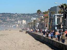 For a foolproof beach experience, sit with your toes in the sand at beachhouse while enjoying classics like burgers, nachos, and more! Boardwalk Mission Beach Pacific Beach Boardwalk Mission Beach Beach Local