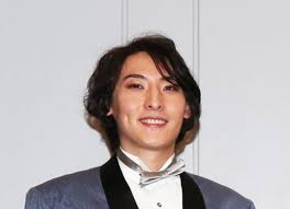 河村たかし市長の 親戚には お笑い芸人の方もいます。 河村たかし市長の 甥っ子が、 お笑いコンビ、アゲインの ノリさん(本名・河村徳人さん)です。 河村たかし市長の家系には 本当にいろんな才能を 持った方が いるんですね。 河村たかし市長の自宅の. Rwwz2n Ehhluam