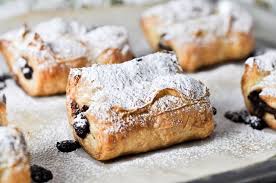Super Simple Chocolate Croissants Bakingdom Chocolate Croissant Fun Desserts Sweet Breakfast