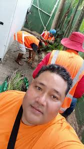 Lava atu emau foi tufi Niu kihe ahoni Little Italy Hotel & Restaurant clean  up pot moe ngoue pea taa tuku aki e garden box kihe herbs, malo pe emau hao  te