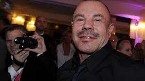 Similar one is currently shown at the manfred thierry mugler exhibition… Thierry Mugler Privat So Lebt Der Mode Visionar Heute Nach Seiner Extrem Veranderung News De