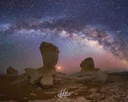 كوكب المريخ و مجرة درب التبانة تزين سماء الصحراء البيضاء المصرية the white desert of egypt بلادي historical monuments astrophotography night photography