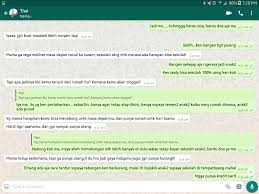 Mama keliatannya capek banget ya, iya nih tadi mama abis jalan2 sama ibu2 arisan jadi pada pegel2, sini. Surat Cinta Untuk Anak Anakku