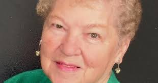 Cleo Leonard's Instagram, Twitter & Facebook