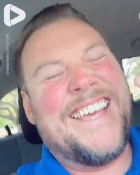 Guy Can't Stop Laughing At Classic Dad Joke