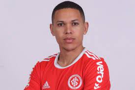 Marcos guilherme não vem sendo muito aproveitado pelo técnico miguel ángel ramirez foto se a contratação for sacramentada, o jogador de 25 anos desembarcará na vila belmiro para brigar por. Esportes Inter Anuncia A Contratacao Do Atacante Marcos Guilherme Ex Sao Paulo