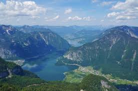 אוסטריה מציעה שפע של מסלולי טיול בטבע בדרגות קושי שונות, נופים עוצרי נשימה, טירות עתיקות, וערים יפהפיות. Pin On Austria