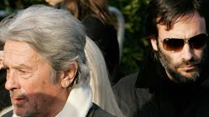 Elle est la fille d'alain delon et de rosalie van breemen, mannequin néerlandais. Anthony Delon Accable Son Pere Alain Delon Son Malheur Il L A Creuse Lui Meme Cinema Tele 2 Semaines