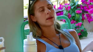 White Fox Activation Sports Crop Sky Blue worn by Layla John as seen in  Love Island Australia (S04E07)