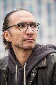 Однако у виктора остался сын александр, который пошёл по стопам отца и стал музыкантом, пусть и не таким известным. Zadacha Premery Ne Dopustit Foto Kommersant