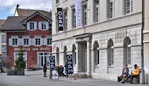 Dabei werden nicht nur die schäden an dem mehr als 100 jahre alten baudenkmal behoben, sondern zugleich wird das ausstellungshaus auch auf internationalem niveau modernisiert und in der nutzung erweitert. Ipfo Haus Der Fotografie Olten Zeigt David Lynch Fotointern Ch Tagesaktuelle Fotonews