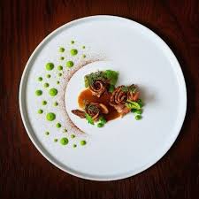 Lamb Shoulder Black Garlic Powder Peas And Jus By Michelle Tran Cookingwithmamamui Festliches Essen Essen Und Trinken Anrichten Auf Dem Teller
