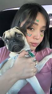 WHAT DOES SHE KNOW THAT I DONT KNOW 😂