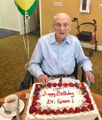 100th Birthdays Never Tasted So Sweet Brookdale Senior Living Senior Care Senior Living