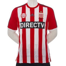 En los primeros años se desempeñó como mediocampista, pero fue en la séptima división cuando el director técnico martín gaimaro decidió retrasarlo a la zaga central, en donde juega tanto en clubes como en la selección de fútbol de. Venta Ropa Adidas Estudiantes De La Plata En Stock