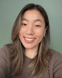 Lori Senger's Instagram, Twitter & Facebook