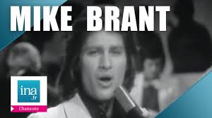 Dans la commune de saint claude, le maire m monsieur elie califer, remet tous les ans plus de 103 actes de naissance sur sa commune. Le Sosie De Mike Brant Invite A La Fete De Domagne