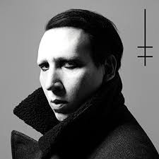 Sein gesicht ist wie immer weiß geschminkt, die kleidung is Marilyn Manson Heaven Upside Down Cd Review