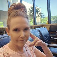 Evergreen shrubs for full sun with flowers under 3 feet