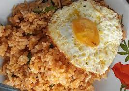Bagi anda yang ingin tahu tata cara membuat nasi goreng rumahan yang sederhana untuk 1 porsi simak yang ada dibawah ini Resep Nasi Goreng Rumahan Pedas Yang Renyah