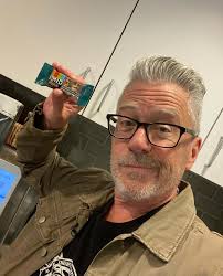 Who's your favorite comedian Steve Harvey, Jamie Fox, Bernie Mac or D.L  Hughley🖤👑