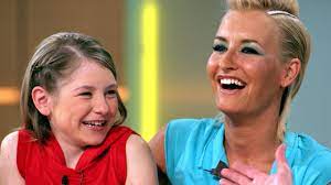 Im leben des frisch gebackenen sechsjährigen gibt es einige veränderungen. Sarah Connor Lange Nicht Gesehen Ihre Jungste Schwester Valentina Sieht Aus Wie Sie Youtube