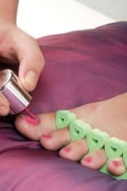 Bila disebabkan kondisi bedis, maka diberi terapi tergantung penyebabnya. Erk Wajah Cantik Tapi Kaki Hodoh Ini Tips Pelihara Kuku Kaki Anda Barulah Molek Kalau Buka Kasut Gempak